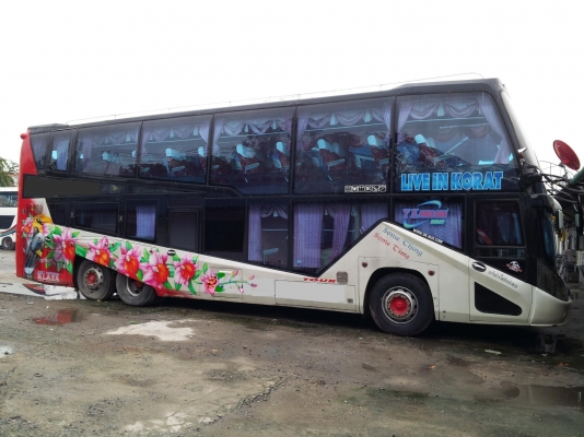 ขายรถบัส 8 ล้อ VIP สภาพพร้อมใช้งาน เครื่องมิตชู 6d40   390 แรงม้า