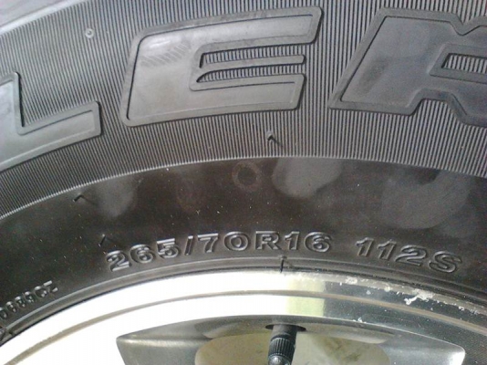 ขายด่วน แม็กพร้อมยาง 265/70 R 16 สภาพ 90\%