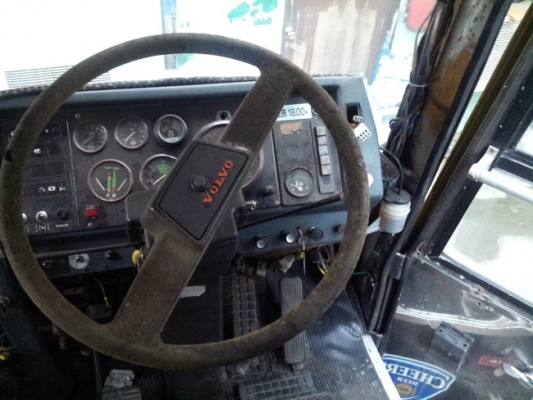 ขายรถบัสวอลโว่ 6 ล้อ เครื่องมิตชู 6d22   300 แรง