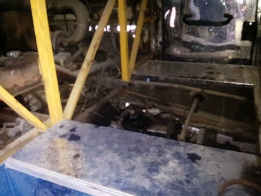 ขายรถบัสวอลโว่ 6 ล้อ เครื่องมิตชู 6d22   300 แรง