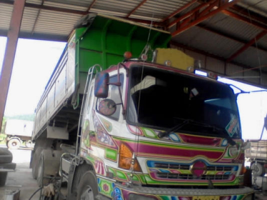 เมก้า 220 แม่ลูกกระบะมิเนียมต่ออู่ชุ้นชัยนครปฐมลูก 2 เพลา แม่ 10 ล้อ 2000000 จดทะเบียนปี 2547 น้ำมันราชบุรี