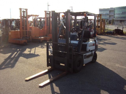 ขาย KOMATSU FG15-15 เสา4เมตร เเนะนำครับ รถโฟล์คลิฟท์สำหรับอู่นักปั้น