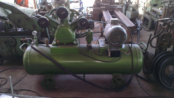 Sell> ปั้มลมมือสอง มอเตอร์ 10 แรง ไฟ 3 เฟส หัว 3 สูบ พร้อมใช้งาน นครปฐมครับ