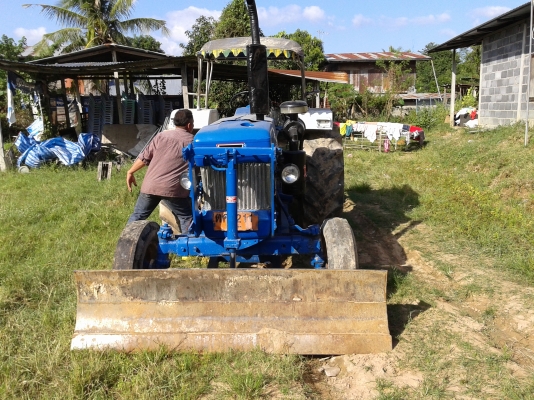 ต้องการขายรถไถนาฟอร์ด