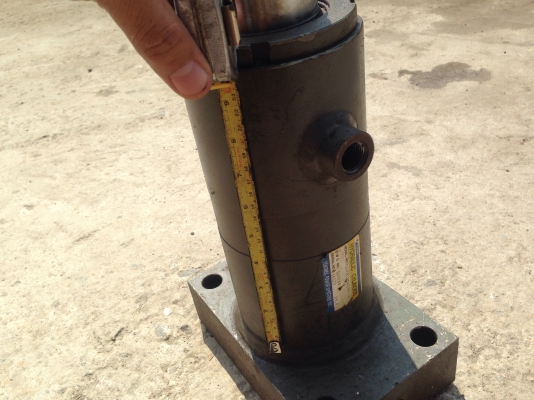 ขายกระบอกไฮโดรลิค สภาพสวย ตามรูป มีหลายชุดครับ