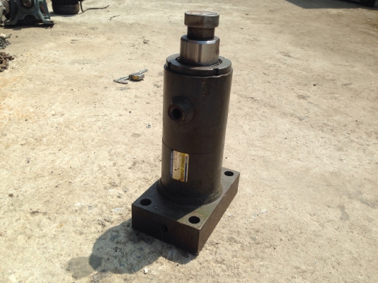 ขายกระบอกไฮโดรลิค สภาพสวย ตามรูป มีหลายชุดครับ