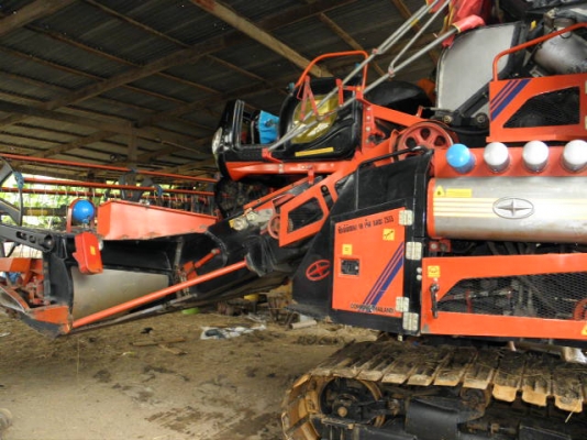 ขายรถเกี่ยวอมตะปี55 พร้อมใช้ช่วงล่างทำใหม่ราคาคุยกันได้ติดต่อ0847823249