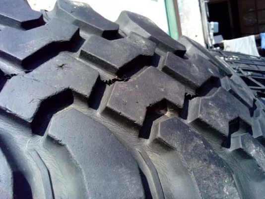 ขายยาง255/85/16+ล้อ