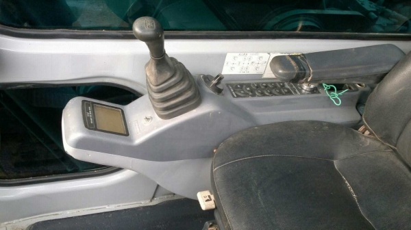 Kobelco SK200_Mark_V_Supper เดิม ๆตามรุ่น เช็คระบบใหม่ ทำสีใหม่ ช่วงล่างเต็ม ไฟฟ้าครบ เอกสารพร้อม