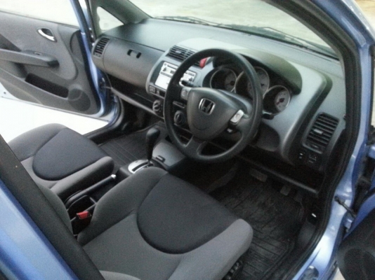 ขายhonda jazz ปี04 เกียร์ auto ตัวรองท็อป สวยๆๆๆเลย ขายhonda jazz ปี04 เกียร์ auto ตัวรองท็อป สวยๆๆๆเลย