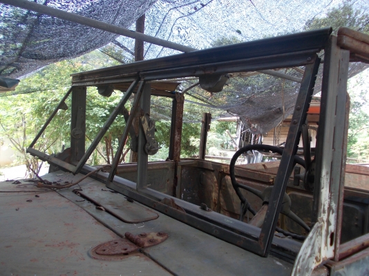 เอารูปโครงกระจกเต็มใบแถมกรอบซ้ายขวาให้ลูกค้าที่กรุงเทพดู