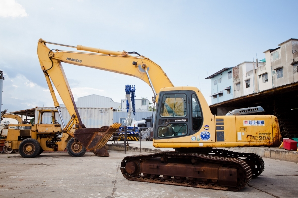รถขุด Komatsu PC200-6 รถเก่านอกนำเข้าจากญี่ปุ่น สภาพดีเยี่ยม ระบบไฟฟ้าครบ ยังไม่ผ่านการใช้งานในไทย 100\% เอกสารครบ