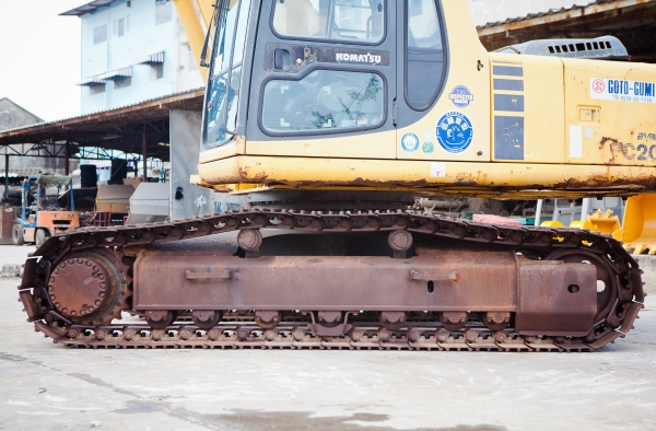 รถขุด Komatsu PC200-6 รถเก่านอกนำเข้าจากญี่ปุ่น สภาพดีเยี่ยม ระบบไฟฟ้าครบ ยังไม่ผ่านการใช้งานในไทย 100\% เอกสารครบ