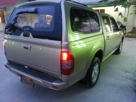 ขายisuzu d-max 4ประตู ออโต้ แอร์แบคคู่ abs ตัวท๊อปสุด ปี2002