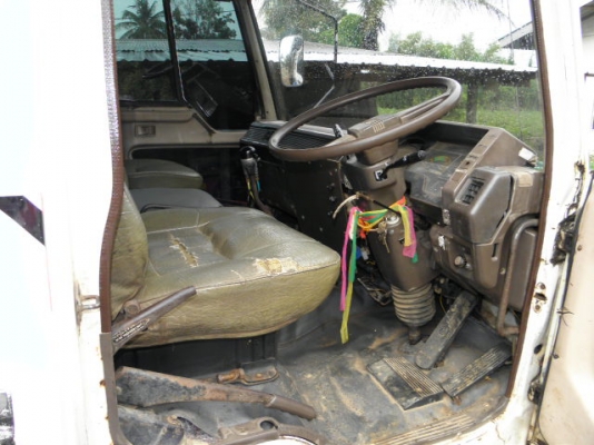 FUSO527MAสภาพสวยมากๆ แอร์ใหม่ ยางเต็ม10เส้นมีเงิน600000รับรถไปเลยติดต่อ0847823249