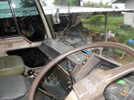 FUSO527MAสภาพสวยมากๆ แอร์ใหม่ ยางเต็ม10เส้นมีเงิน600000รับรถไปเลยติดต่อ0847823249