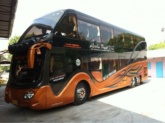 รถทัวร์ 2  ชั้น 8 ล้อ