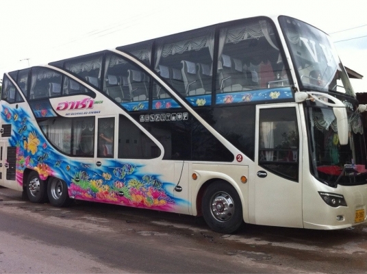 รถทัวร์สองชั้น 8 ล้อ