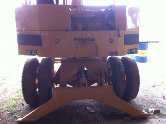 แบคโฮล้อยาง โคมัสสุ PW100