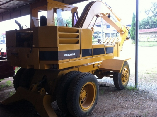 แบคโฮล้อยาง โคมัสสุ PW100