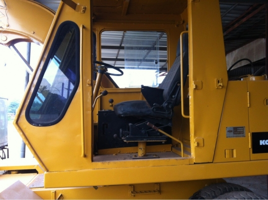 แบคโฮล้อยาง โคมัสสุ PW100