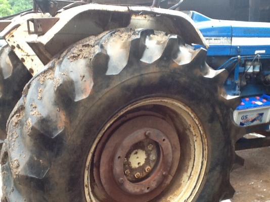 ford 6600  พร้อมใบมีดหน้า CMT สภาพเดิมๆ