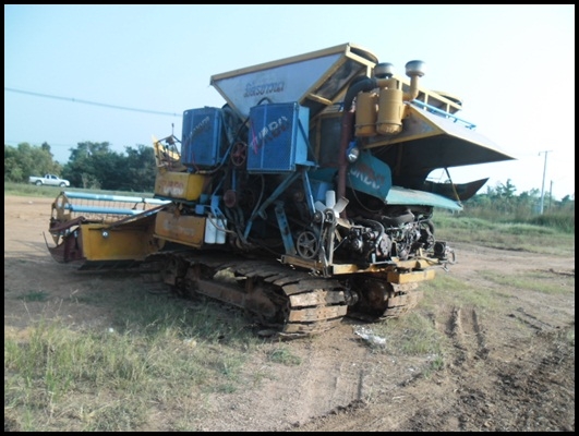 รถเกี่ยวข้าว มิตรชาวนา สภาพสวยๆ