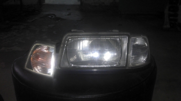 ขายโคมไฟหน้า   ออดี้ A80พร้อม โคมไฟี้ยวมุมซ้าย ขวา  สภาพสวยมากของ BOSCH แท้ขาย  1500 บาท ครับสนใจติดต่อ 0851274209
