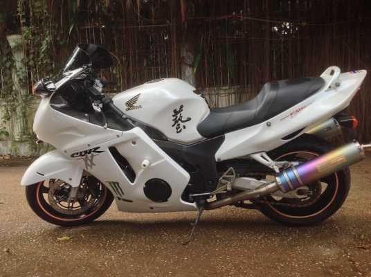 ขายครับ honda 1100 blackbird สีขาว ด่วน!!! อินวอย