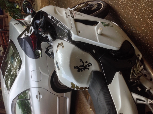 ขายครับ honda 1100 blackbird สีขาว ด่วน!!! อินวอย