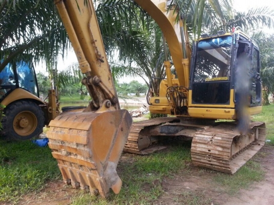 รถแบคโฮ KOMATSU PC 130 - 8 ราคาลดแล้วเหลือ 1,750,000 บาท ( รถทำงาน. 8,6xx. ) ( มีขาย 2 คัน ) สนใจติดต่อ 081 - 6079515 รถแบคโฮ KOMATSU PC 130 - 8 ราคาลดแล้วเหลือ 1,750,000 บาท ( รถทำงาน. 8,6xx. ) ( มีขาย 2 คัน ) สนใจติดต่อ 081 - 6079515