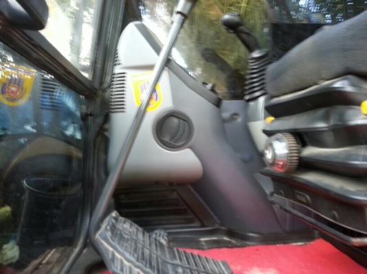 รถแบคโฮ KOMATSU PC 130 - 8 ราคาลดแล้วเหลือ 1,750,000 บาท ( รถทำงาน. 8,6xx. ) ( มีขาย 2 คัน ) สนใจติดต่อ 081 - 6079515 รถแบคโฮ KOMATSU PC 130 - 8 ราคาลดแล้วเหลือ 1,750,000 บาท ( รถทำงาน. 8,6xx. ) ( มีขาย 2 คัน ) สนใจติดต่อ 081 - 6079515