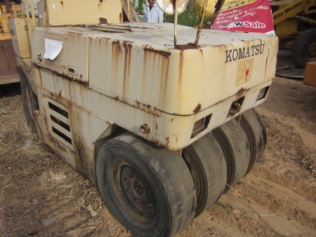 ขายถูกตามสภาพครับ-รถบด เรียบล้อยาง KOMATSU เครื่องยนต์ดีเซล 3 สูบ เก่าจากญี่ปุ่น ขายถูกตามสภาพครับ-รถบด เรียบล้อยาง KOMATSU เครื่องยนต์ดีเซล 3 สูบ เก่าจากญี่ปุ่น