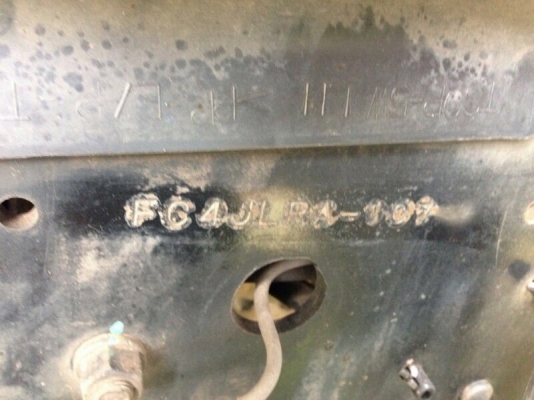 รถฮีโน่ 6 ล้อ ตู้แห้ง FC4J  170 แรงม้า ปี 49  ( รถวิ่ง 2xx,xxx กม. )   สนใจติดต่อ 081 - 6079515