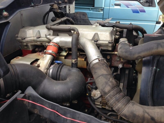 รถฮีโน่ 6 ล้อ ตู้แห้ง FC4J  170 แรงม้า ปี 49  ( รถวิ่ง 2xx,xxx กม. )   สนใจติดต่อ 081 - 6079515