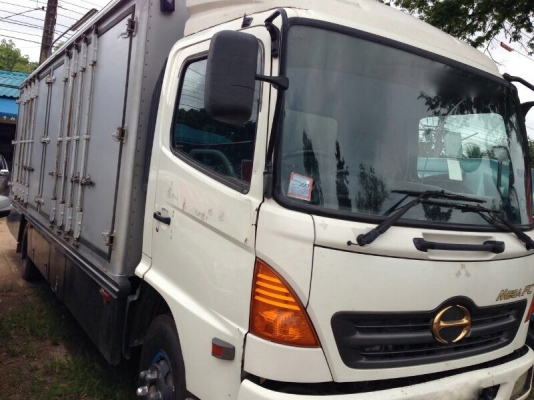 รถฮีโน่ 6 ล้อ ตู้แห้ง FC4J  170 แรงม้า ปี 49  ( รถวิ่ง 2xx,xxx กม. )   สนใจติดต่อ 081 - 6079515