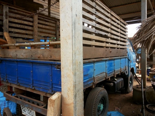 **145,000 บ. ต่อรอง**ขาย 4ล้อกลาง ISUZU TL85 เครื่องเดิม เกียร์เดิม แน่นแรงดี เกียร์ไม่มีหลุด เบรคลมถังใหญ่ ช่วงล่างเฟืองท้ายNKR 88 เพลาลอย สโลวกลาง คัสซีดีไม่มีผุ ไม่มีดาม ข้างซ้ายมีตามดบ้าง ยางสวย4เส้น กระบะพื้นสวยคอกไม้เกษตรสวยไม่มีผุ หัวบางเดิม สีมีลอ