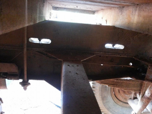 **145,000 บ. ต่อรอง**ขาย 4ล้อกลาง ISUZU TL85 เครื่องเดิม เกียร์เดิม แน่นแรงดี เกียร์ไม่มีหลุด เบรคลมถังใหญ่ ช่วงล่างเฟืองท้ายNKR 88 เพลาลอย สโลวกลาง คัสซีดีไม่มีผุ ไม่มีดาม ข้างซ้ายมีตามดบ้าง ยางสวย4เส้น กระบะพื้นสวยคอกไม้เกษตรสวยไม่มีผุ หัวบางเดิม สีมีลอ