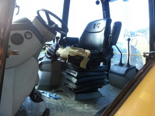 รถตัก CAT 422E  ตักหน้า , ขุดหลัง.   สนใจติดต่อ 081 - 6079515