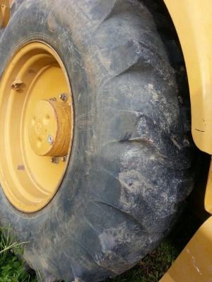 รถตัก CAT 422E  ตักหน้า , ขุดหลัง.   สนใจติดต่อ 081 - 6079515