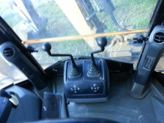 รถตัก CAT 422E  ตักหน้า , ขุดหลัง.   สนใจติดต่อ 081 - 6079515