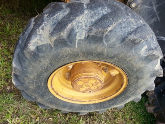 รถตัก CAT 422E  ตักหน้า , ขุดหลัง.   สนใจติดต่อ 081 - 6079515