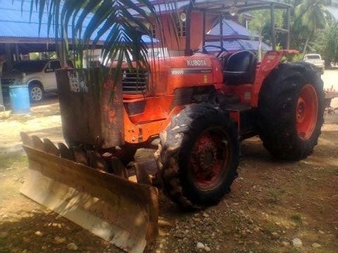 รถไถ KUBOTA  M9000.  สนใจติดต่อ 081 - 6079515