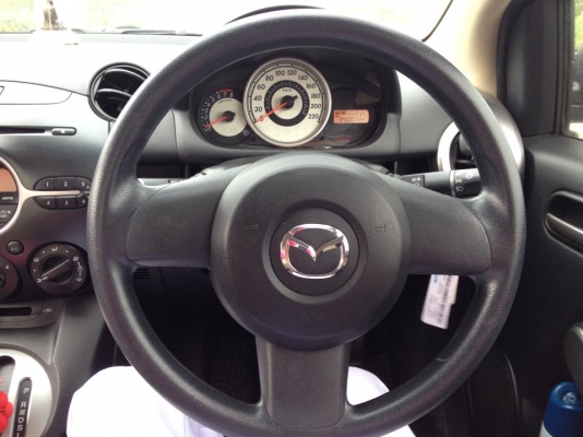 ขายดาวน์ mazda2 มาสด้าสอง สี่ประตู สีเทา