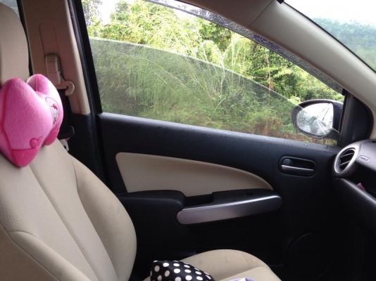 ขายดาวน์ mazda2 มาสด้าสอง สี่ประตู สีเทา