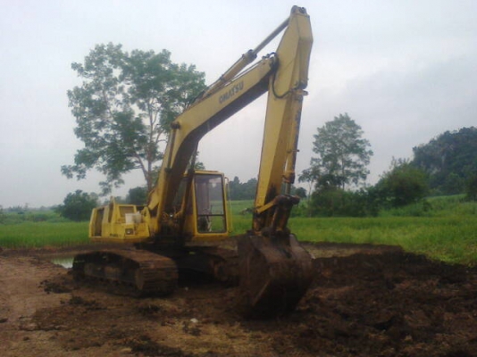 Komatsu PC200-5 คอนโทรลสั้น ตูดแดง ขายดาว รายละเอียดโทร 0817410515