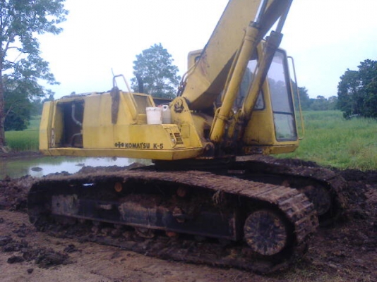 Komatsu PC200-5 คอนโทรลสั้น ตูดแดง ขายดาว รายละเอียดโทร 0817410515