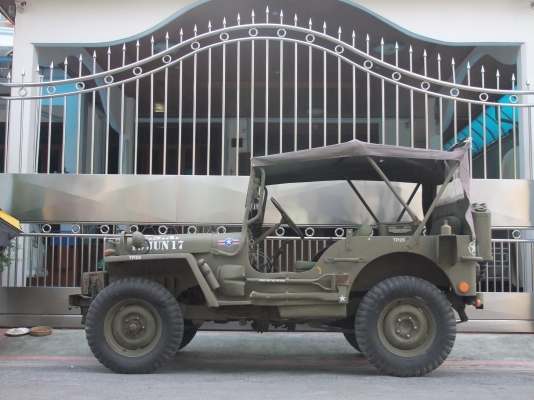 Jeep ford 9 ช่องตาลึก