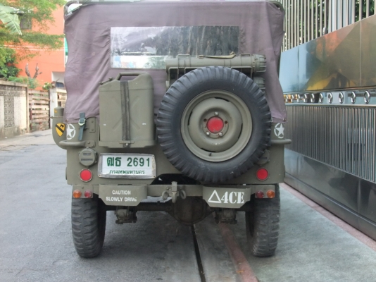 Jeep ford 9 ช่องตาลึก