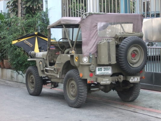 Jeep ford 9 ช่องตาลึก
